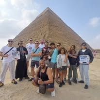 Vista con pirámides